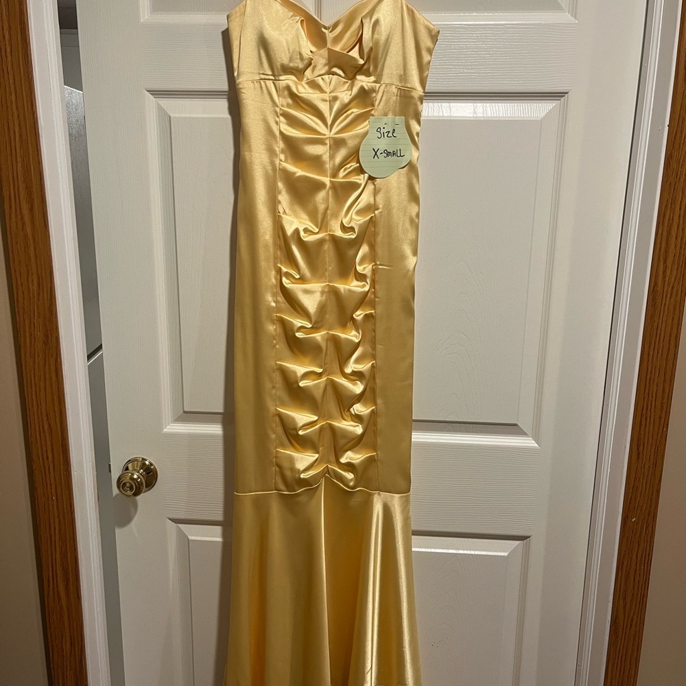 Yellow long gown. Size 0. Comes with matching evening bag. Size XS